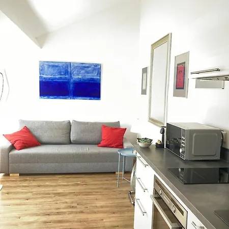 Quiet Comfortable And Bright In Garibaldi Lyon